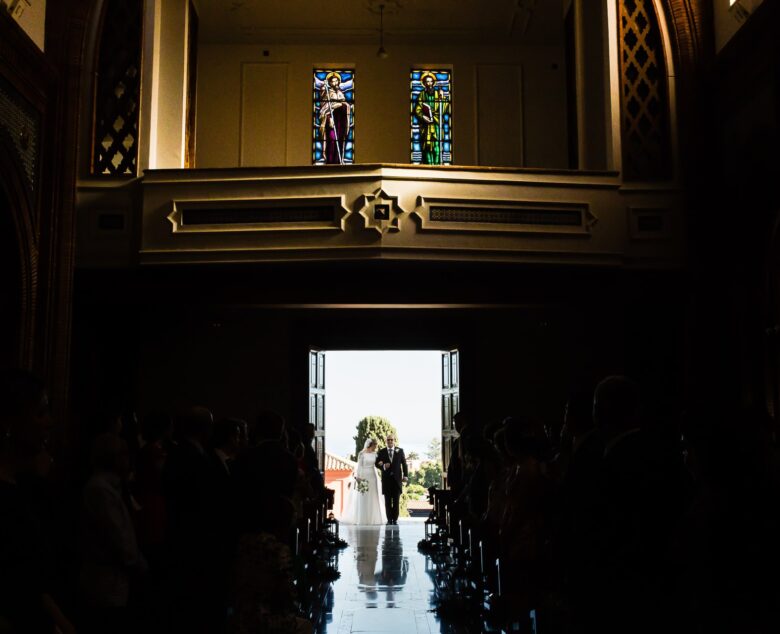 El arte de la fotografía de bodas de estilo documental: más allá de los posados